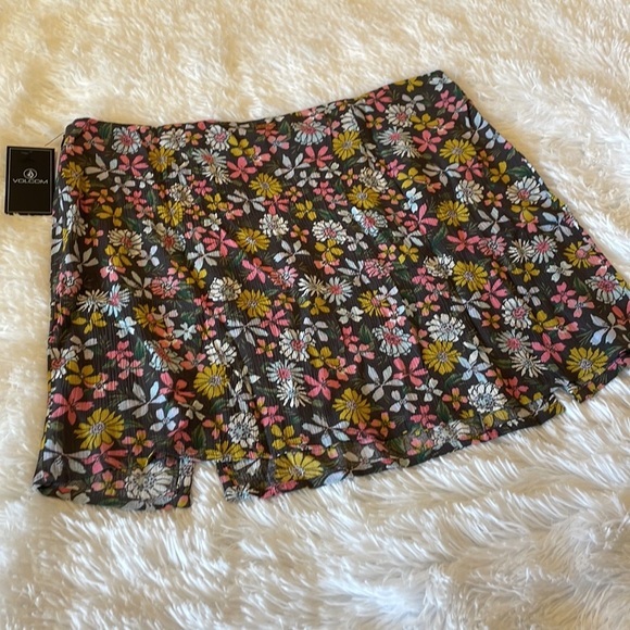 Volcom Happy Dazee Skirt size Medium / 8 - Picture 4 of 10